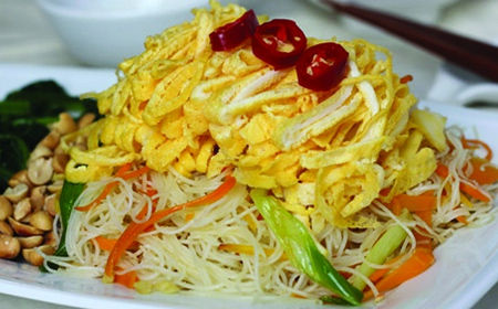 Món ngon mỗi ngày: Cách làm bún gạo xào Singapore lạ miệng, hấp dẫn