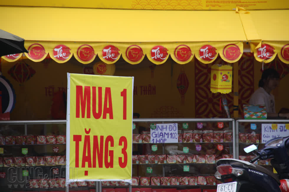               Hiện tại, thương hiệu bánh trung thu nhuw Đồng Khánh mua 1 tặng 3, Kinh Đô giảm 10%, Như Lan  mua 1 tặng 1 .        