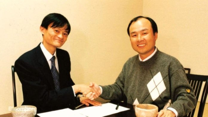 Masayoshi Son và Jack Ma khi ông đầu tư vào Alibaba.