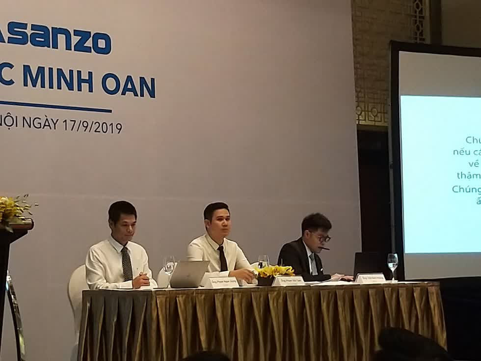 CEO Asanzo tại buổi họp báo ngày 17/9.