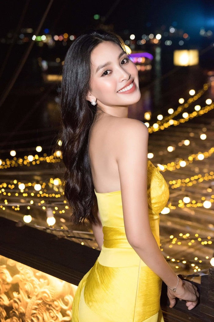 Phong cách thời trang của Hoa hậu Tiểu Vy sau một năm đăng quang