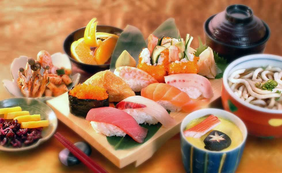   Bữa ăn của người Nhật nhiều cá, rau và đậu hũ.  