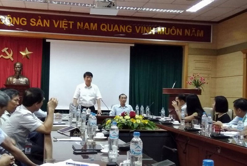 Thứ trưởng Bộ Y tế Trương Quốc Cường (đứng) tham gia buổi Thanh tra Chính phủ công bố kết luận thanh tra vụ VN Pharma tại Bộ Y tế sáng 20/9. Ảnh: TP.