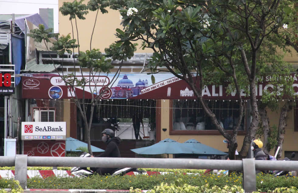 Lãnh đạo bị bắt, nhân viên địa ốc Alibaba vẫn đến trụ sở để trấn an khách hàng