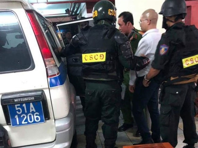  Ông Nguyễn Thái Luyện bị đưa về Cơ quan Cảnh sát điều tra Công an TP.HCM.