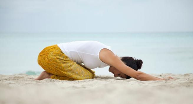 Bạn đang mất ngủ? Hãy thử các động tác yoga sau để có được giấc ngủ ngon  