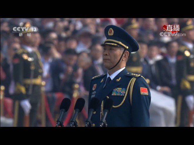 Người phụ trách các hoạt động trên mặt đất là tổng chỉ huy diễu hành, tướng Yi Xiaoguang. Ảnh: CCTV.