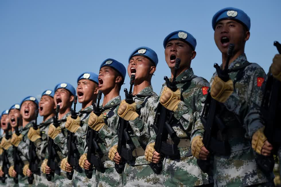   Trung Quốc dự kiến phô diễn sức mạnh quân sự trong lễ duyệt binh kỷ niệm quốc khánh. Theo đó, khoảng 15.000 người, hơn 160 máy bay và 580 vũ khí cùng các trang thiết bị quân sự sẽ tham gia buổi lễ duyệt binh xuyên qua thủ đô kéo dài 80 phút. Ảnh: SCMP.  