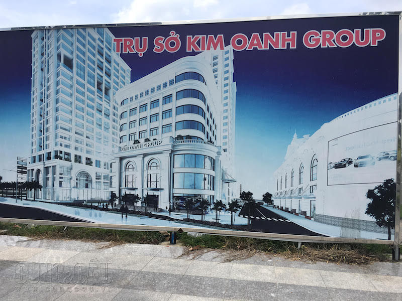 Phối cảnh trụ sở Kim Oanh Group trên bảng quảng cáo bao quanh dự án Khu đô thị thương mại dịch vụ Tân Phú.