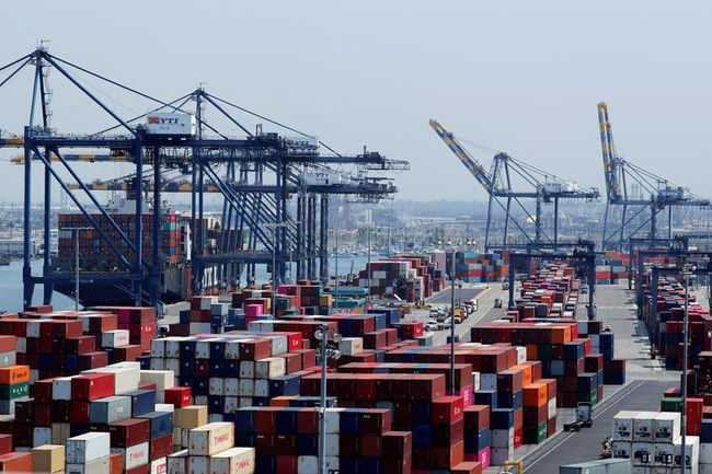 Một cảng container ở Mỹ: Ảnh: AFP.