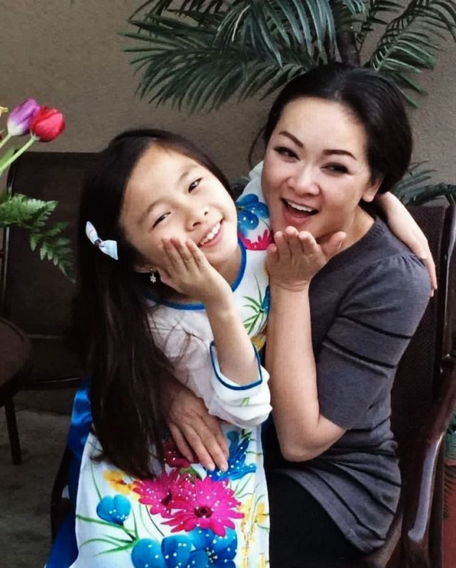 Con gái Menlody bên mẹ Như Quỳnh.