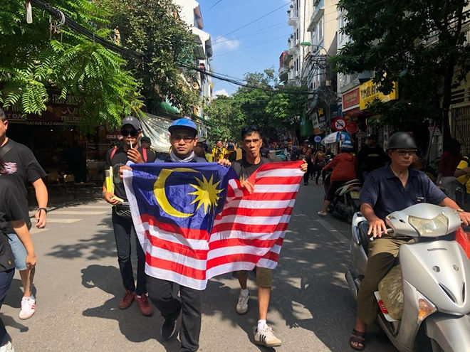   Các CĐV Malaysia đã nhanh chóng có mặt trên khắp tuyến phố Hà Nội.  