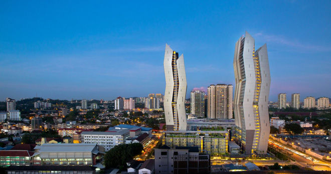   Công trình này là sự kết hợp hài hòa của 2 tòa tháp đôi có hình dạng zic-zac rất độc đáo, nhìn từ xa chúng ta còn có thể liên tưởng tới 2 chiếc chiến thuyền không gian đến từ tương lai. Kết hợp cùng với bối cảnh xung quanh của thành phố Kuala Lumpur, cả 2 tòa tháp trở nên thực sự nổi bật, là điểm nhấn trong toàn khung cảnh thành phố thủ đô của Malaysia.  