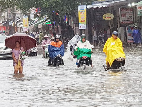 Do mưa lớn liên tục nên trong ngày 15/10, tại Đà Nẵng đã có một số khu vực đô thị bị ngập úng cục bộ một số thời điểm (Ảnh: HC)