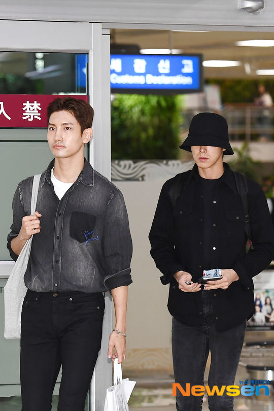 Changmin và Yunho của DBSK lộ vẻ tiều tụy, hốc hác trở về Hàn Quốc giữa tin buồn của Sulli