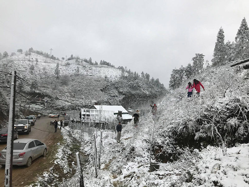 Du lịch tháng 12: Mùa đông tuyết phủ kín lối về ở Bắc bộ