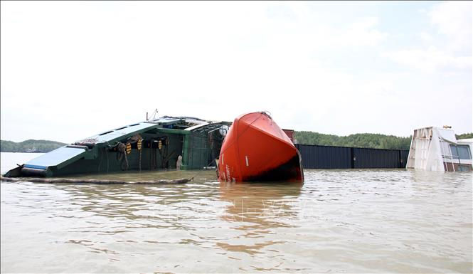 Khẩn trương khắc phục sự cố chìm tàu trên sông Lòng Tàu