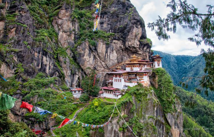   Một trong những địa điểm tham quan bậc nhất của Bhutan chính là tu viện Taktsang. Đây cũng chính là điểm đến mà bất cứ ai ghé quốc gia này đều phải tới tham quan và khám phá.  