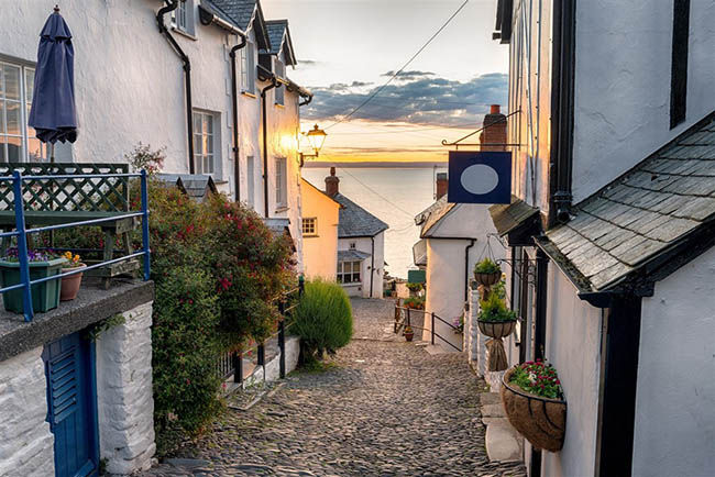   Những ngôi Anh làng hoàn hảo: Nhà tranh bằng đá, đường rải sỏi, mái tranh... ở nước Anh tạo nên những bức tranh vẽ tuyệt đẹp về những ngôi làng.  
