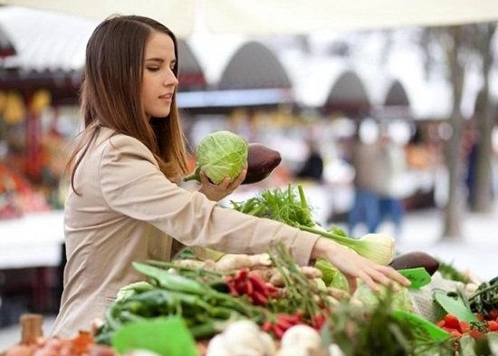 4 cách chọn mua rau củ quả tươi ngon, không nhiễm thuốc 