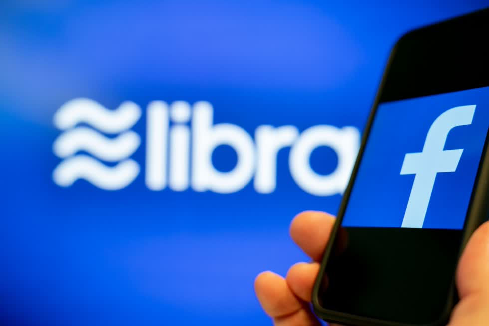 Tiền ảo Libra của Facebook đe doạ đến hệ thống thanh toán của Tencent và Alibaba. Ảnh: DPA.