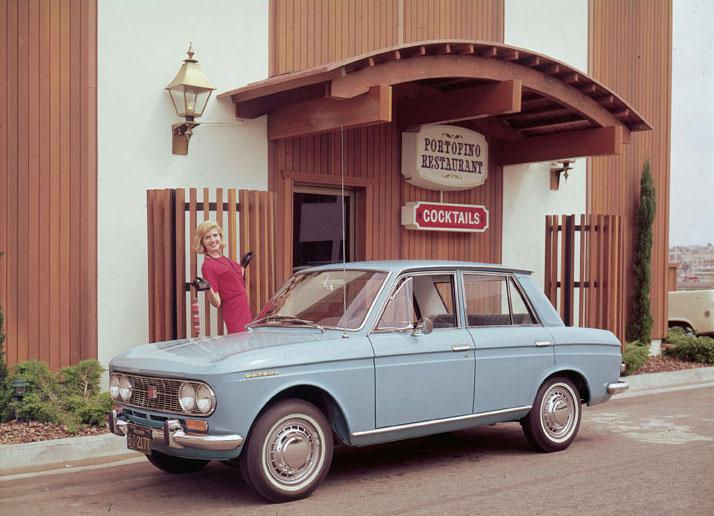 Chiếc Datsun Sedan năm 1966. 