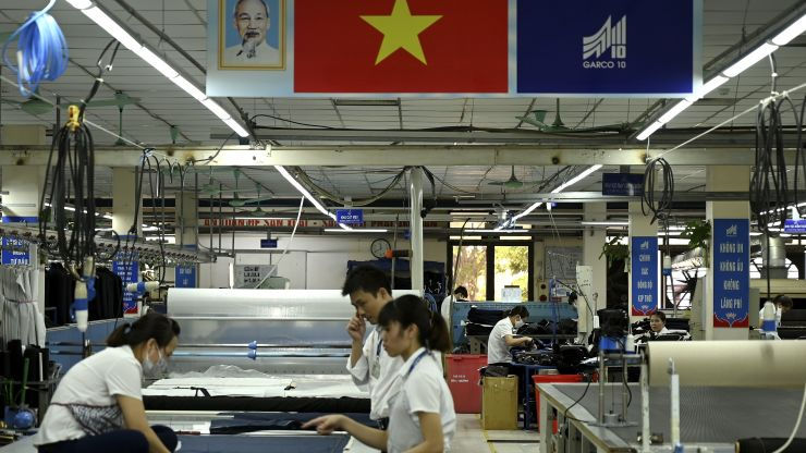 Việt Nam vẫn còn nhiều nút thắt để thay thế Trung Quốc trong dòng vốn thương mại đang dịch chuyển. Ảnh: AFP.