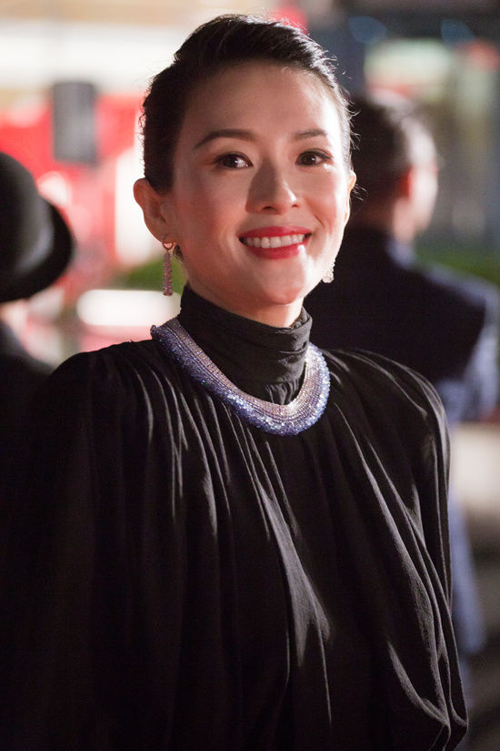Tối 28/10 (sáng 29/10 giờ Việt Nam), nữ diễn viên lần đầu tiên khoe bụng bầu. Cô xuất hiện trên trên thảm đỏ liên hoan phim Tokyo 2019 ở tháng thứ 7 thai kỳ. 