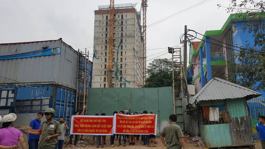Hơn 3 năm trôi qua, dự án Tân Bình Apartment (nay đổi tên thành Tân Bình Town) ở phường 15, quận Tân Bình vẫn chưa cưỡng chế vi phạm.