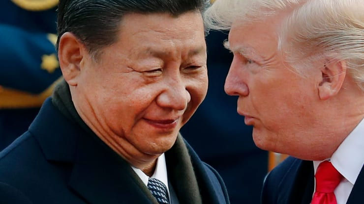 Chủ tịch Trung Quốc Tập Cận Bình trò chuyện với Tổng thống Donald Trump trong buổi lễ chào mừng tại Bắc Kinh vào ngày 9/11/2017.