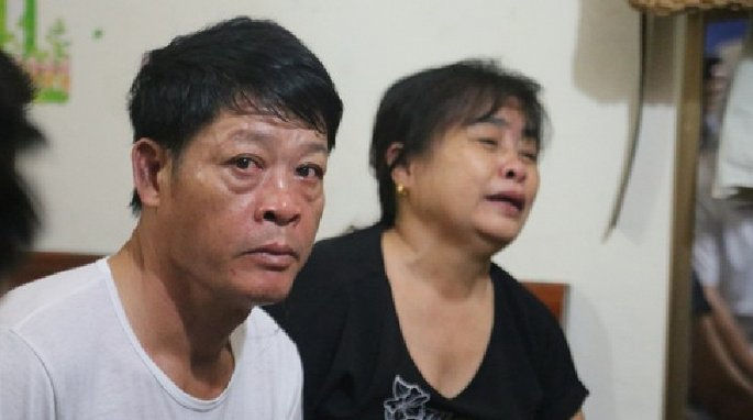  Một gia đình ở thị trấn Nghèn (Can Lộc, Hà Tĩnh) trình báo con gái mất tích trên đường sang Anh. (Ảnh: P. Trường)