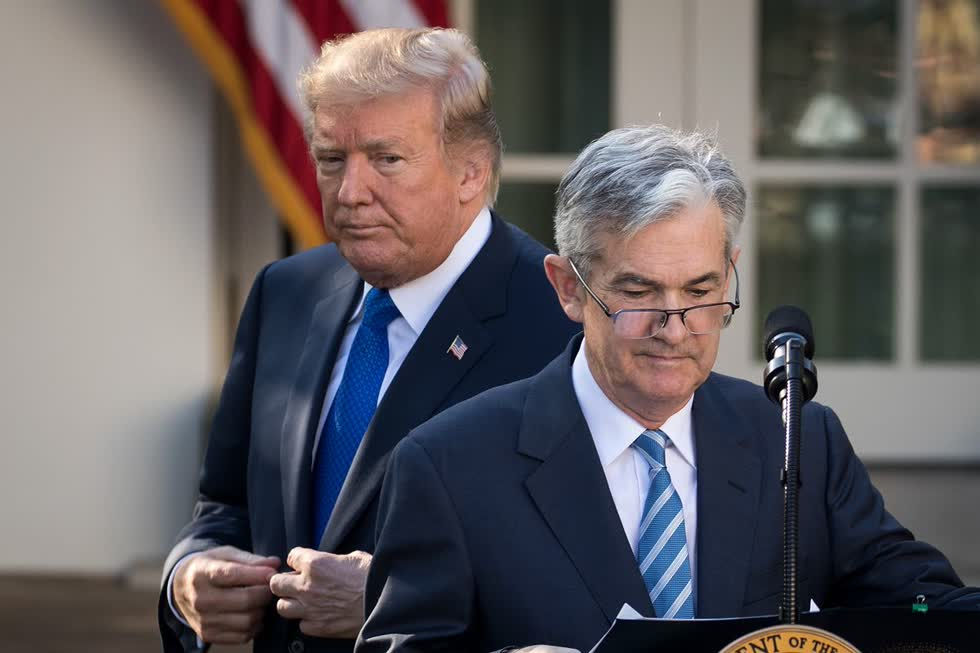 ổng thống Trump nhiều lần kêu gọi Chủ tịch Fed Jerome Powell hạ lãi suất hơn nữa. Ảnh: Vox.