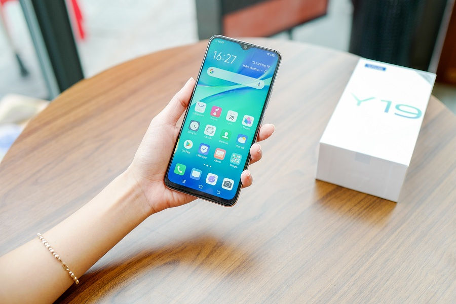 Vivo Y19 chính thức lên kệ với giá 4,990 triệu đồng.