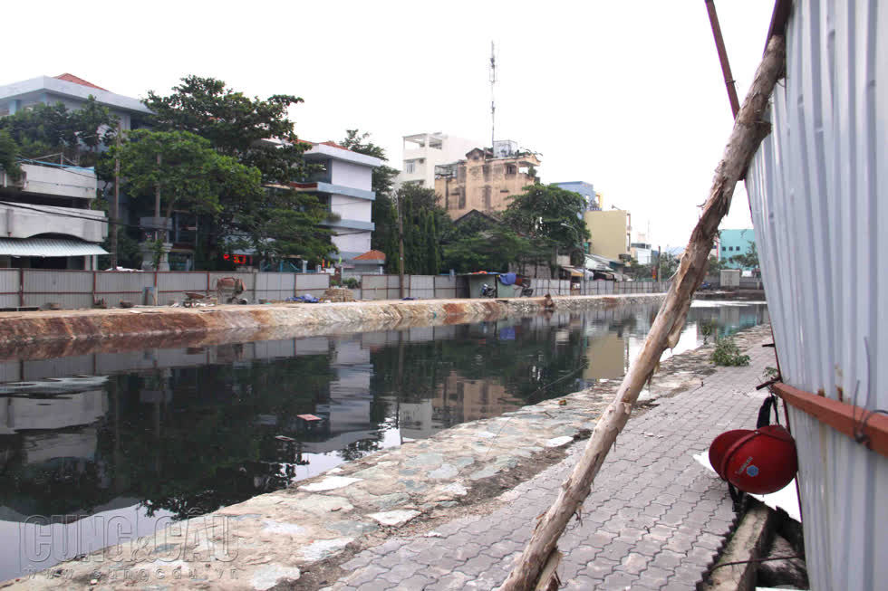 Một đoạn kênh Hàng Bàng trong dự án khôi phục của thành phố