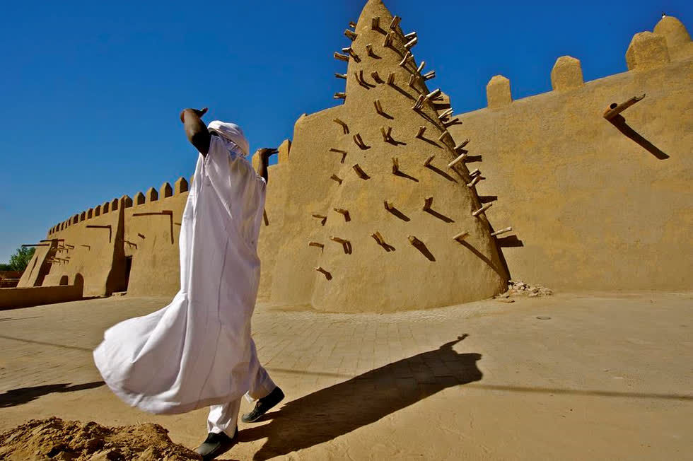   Timbuktu, Mali: Thành phố nằm ở rìa phía Nam của Sahara này còn nóng hơn vào mùa đông, với nhiệt độ trung bình là 30 độ C vào tháng 1. Nhiệt độ cao nhất được ghi nhận ở đây là 49 độ C. Ảnh: Frank Janssens.  