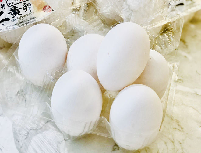 Trứng gà hai lòng đỏ có bề ngoài gống như trứng vịt vô cùng bổ dưỡng.