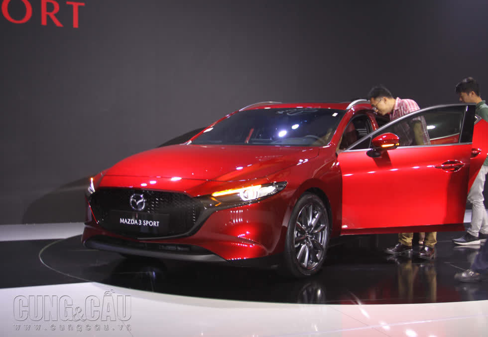 Cận cảnh bộ đôi Mazda 3 ‘xịn sò’ với phiên bản màu mới