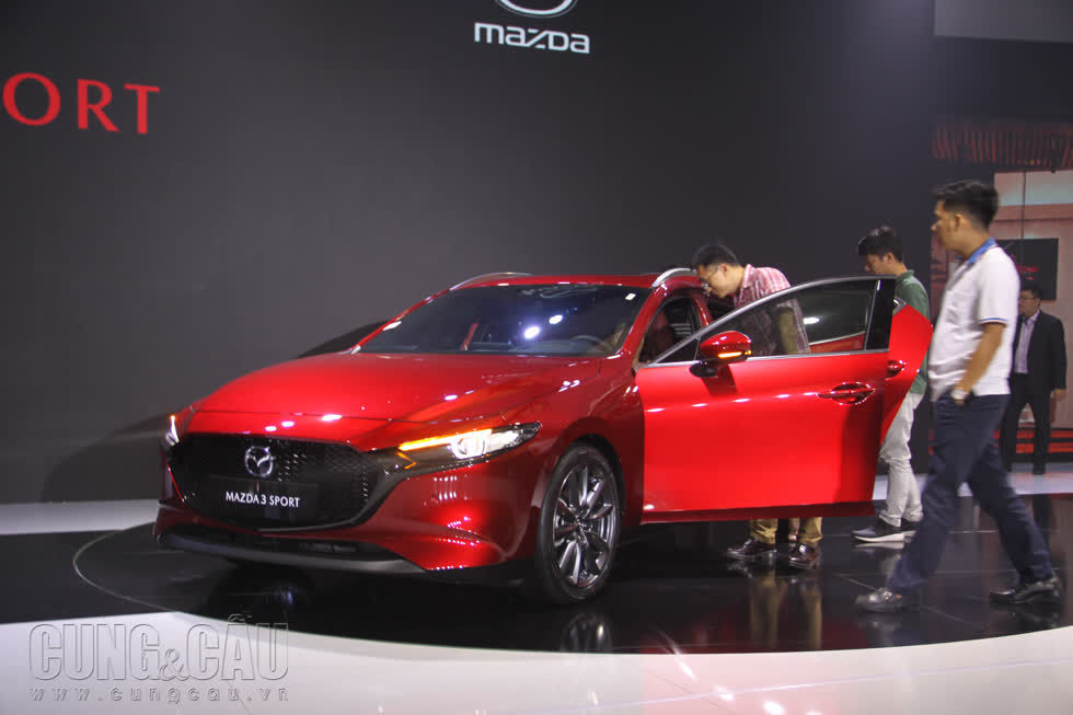 Giá Mazda 3 2020 cao chót vót, vì sao vẫn có người mua?