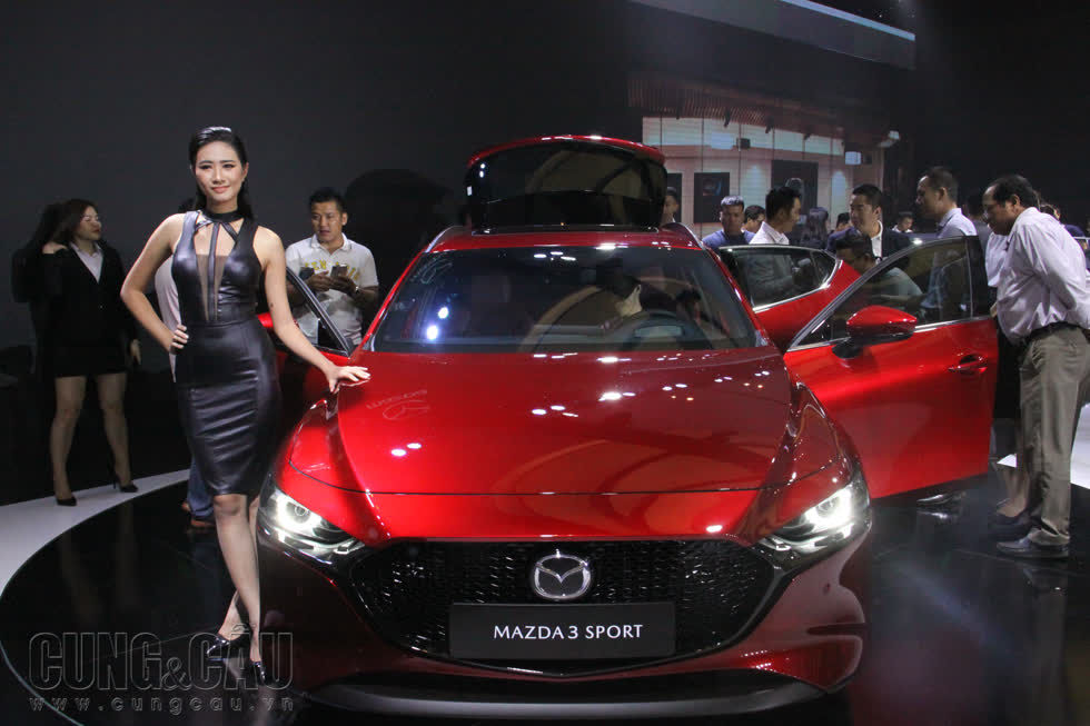 Mazda 3 Sport phiên bản màu đỏ