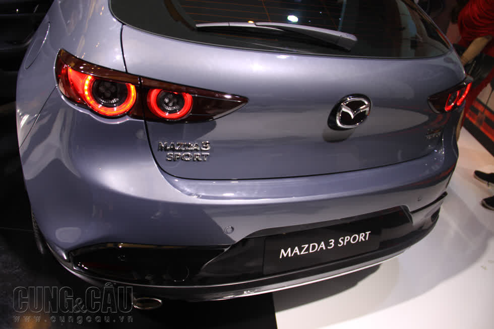 Mazda 3 Sport phiên bản màu xanh