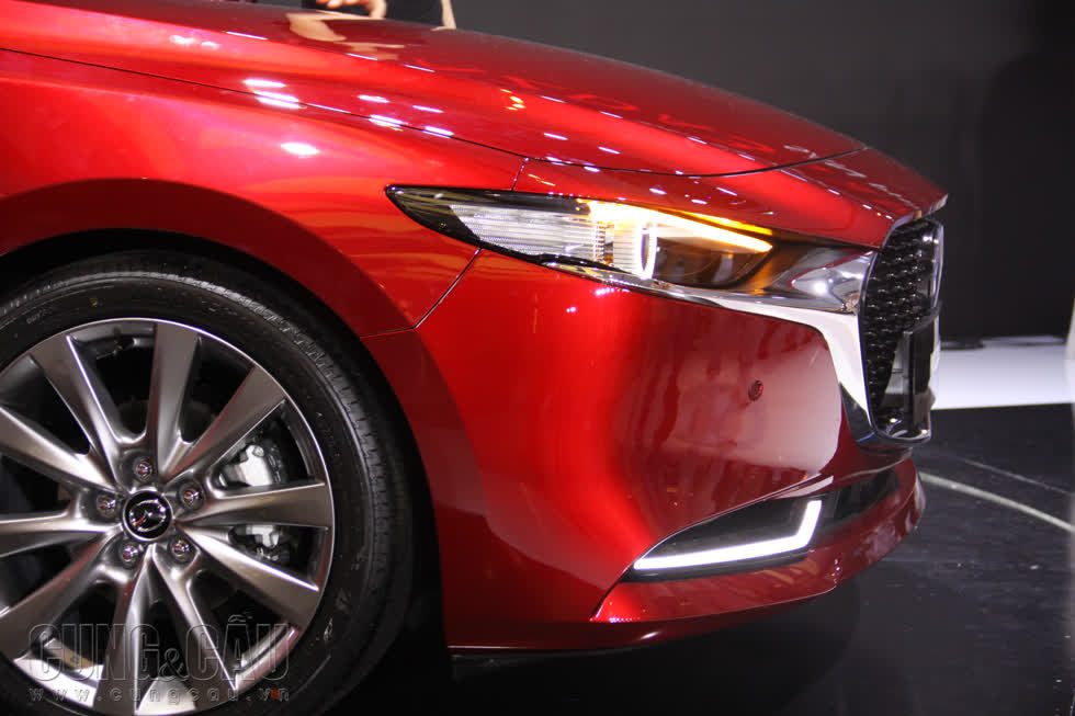 Mazda 3 Sedan phiên bản màu đỏ