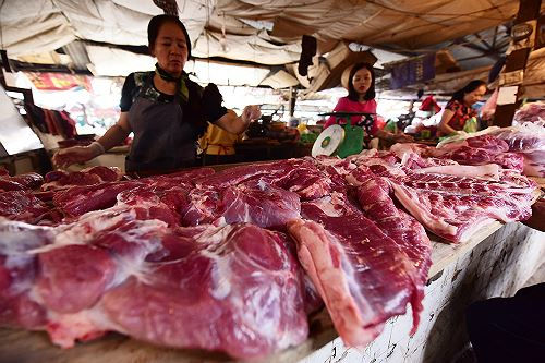Giá thịt heo bán lẻ tiếp tục chịu áp lực tăng giá.