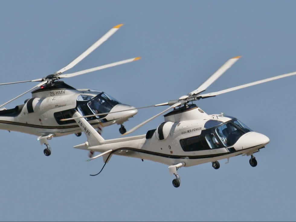 Tỷ phú này cũng chi hàng trăm triệu USD cho nhiều phương tiện đắt đỏ, như trực thăng và nhiều máy bay riêng, bao gồm chiếc trực thăng AgustaWestland AW109SP mà ông mua với giá 7 triệu USD vào năm 2013.