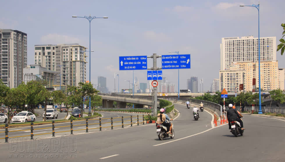 Cầu chữ Y hiện tại trên đại lộ Võ Văn Kiệt.