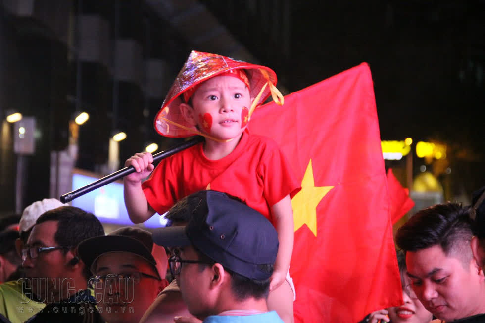 Không khí Phố đi bộ Nguyễn Huệ trước trận đấu tối nay như ngày hội