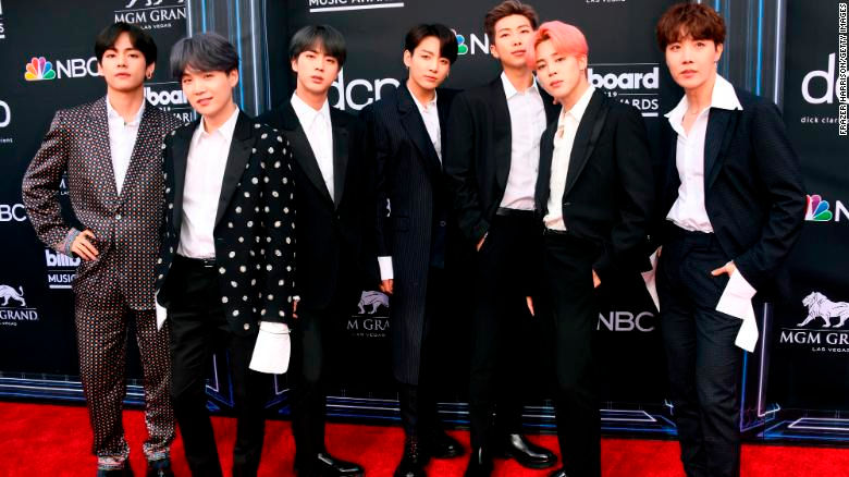 Nhóm nhạc nam Hàn Quốc BTS trong buổi lễ trao giải của Billboard.