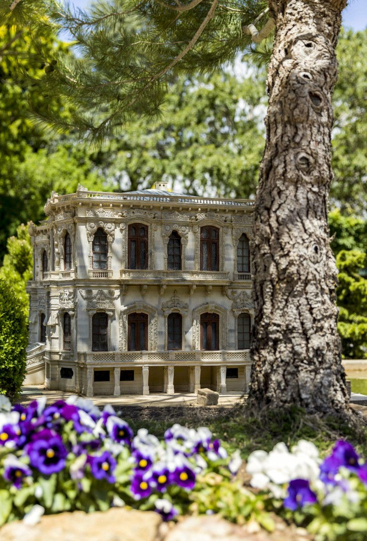 Mô hình thu nhỏ của Cung điện Kucuksu từ Istanbul, Thổ Nhĩ Kỳ.