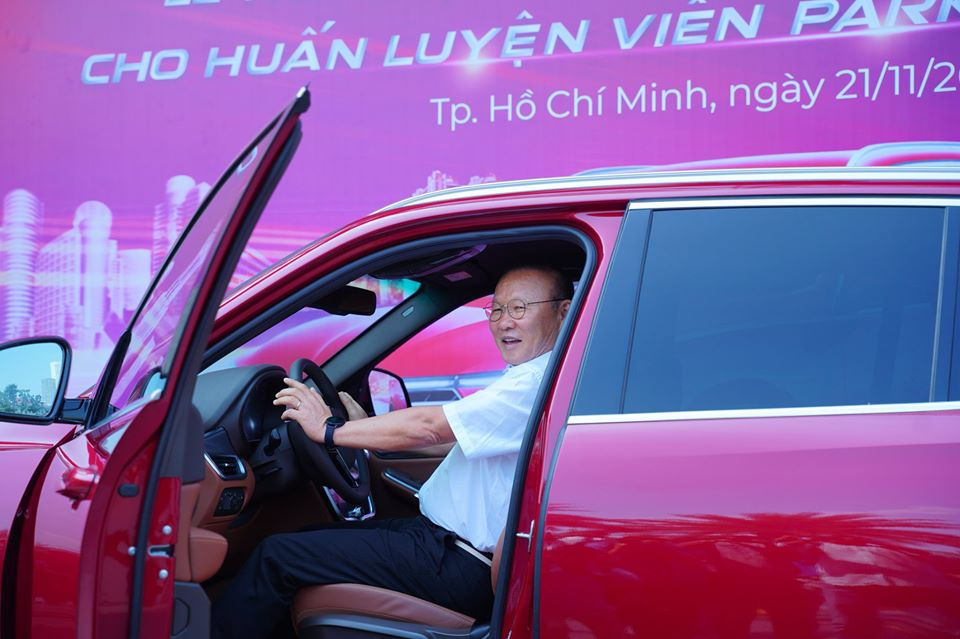 Chiếc xe Lux SA2.0 được tặng cho HLV Park Hang-seo để tri ân những đóng góp to lớn của ông cho bóng đá Việt Nam