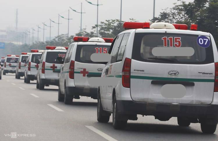 Đoàn xe chở thi thể nạn nhân rời sân bay Nội Bài. Ảnh: Ngọc Thành