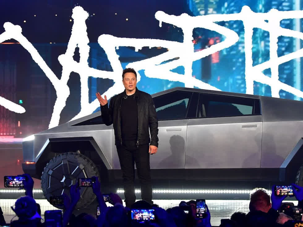   Giữa tháng 11/2019, Tesla giới thiệu những chiếc xe điện đầu tiên được sản xuất tại nhà máy ở Trung Quốc sau khoảng 10 tháng xây dựng. CEO Elon Musk cho biết sau 2 nhà máy ở Mỹ và một ở Trung Quốc thì nhà máy thứ 4 sẽ đặt tại Berlin, Đức. Ảnh: Tesla.   